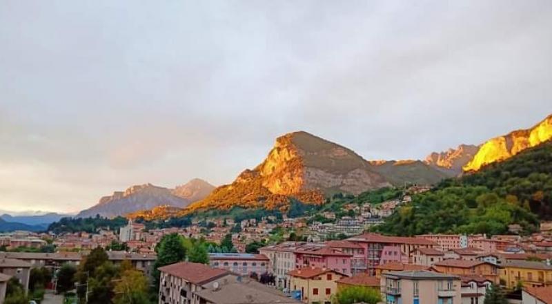 Il giorno volge al tramonto