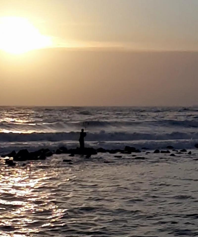 Al calar della serale onde s'increspano per coccolare nettuno