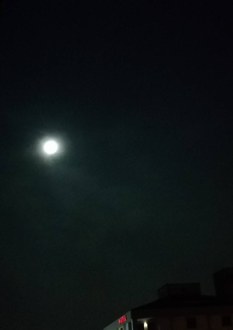 Luna piena - fotosegnalazione di golosine verona