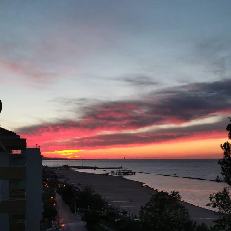 Si incomincia a vedere dei bei tramonti