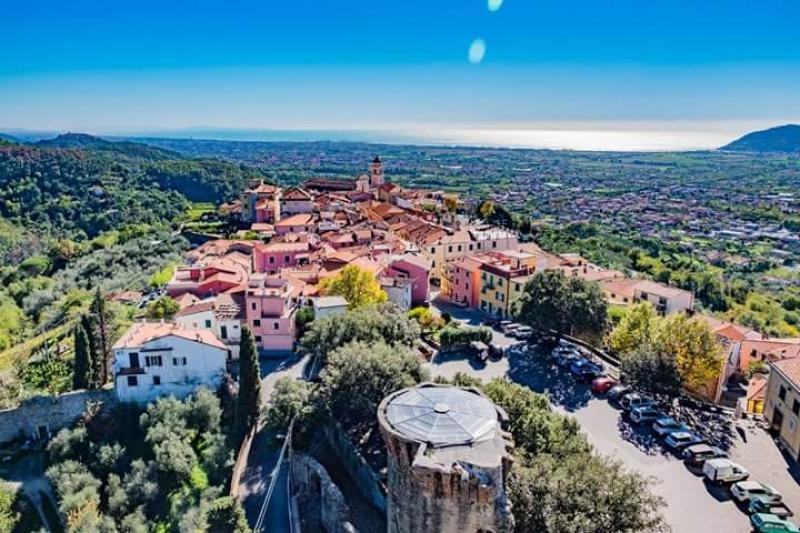 Dal castello dei vescovi di luni