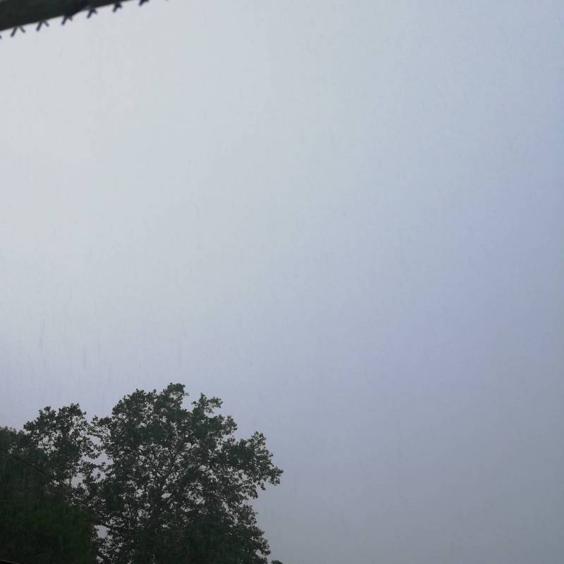 Piove forte meno male
