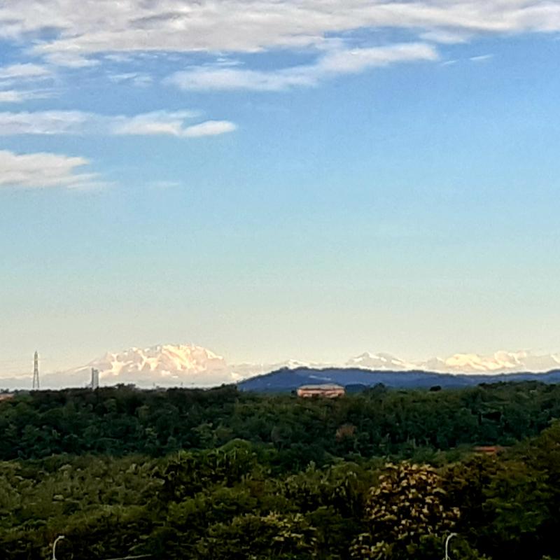 Si vedono le montagne