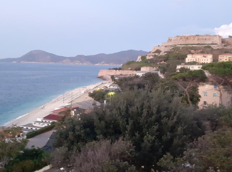 La spiaggia delle ghiaie al tramonto