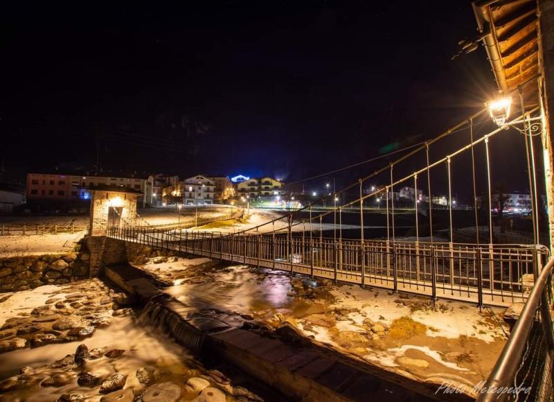Il ponte ballerino by night