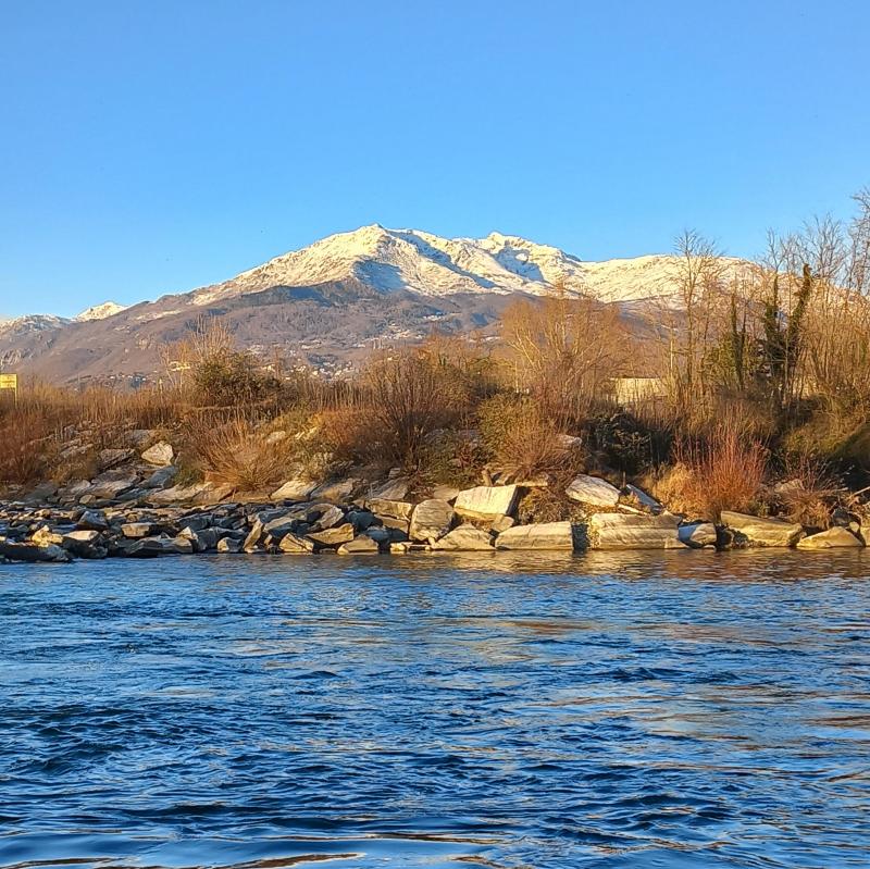 Mombarone visto dalla dora