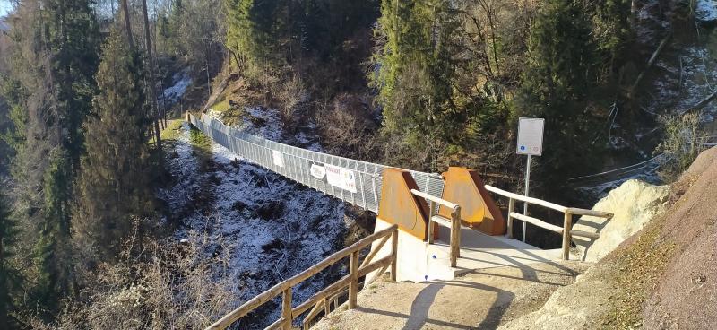 Ponte tibetano in val di san pietro