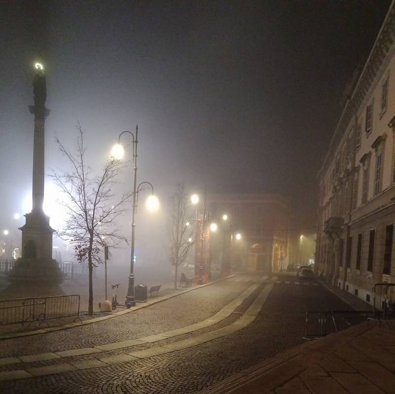 Nebbia in piazza duomo