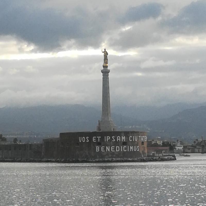 Madonnina della lettera del porto Messina