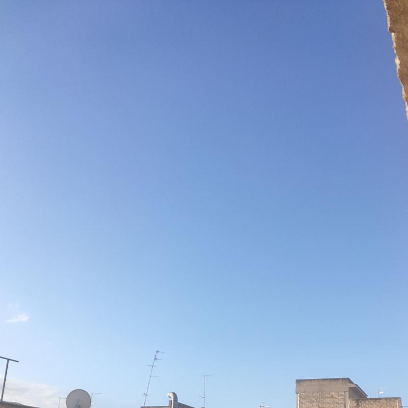 Cielo limpido e soleggiato