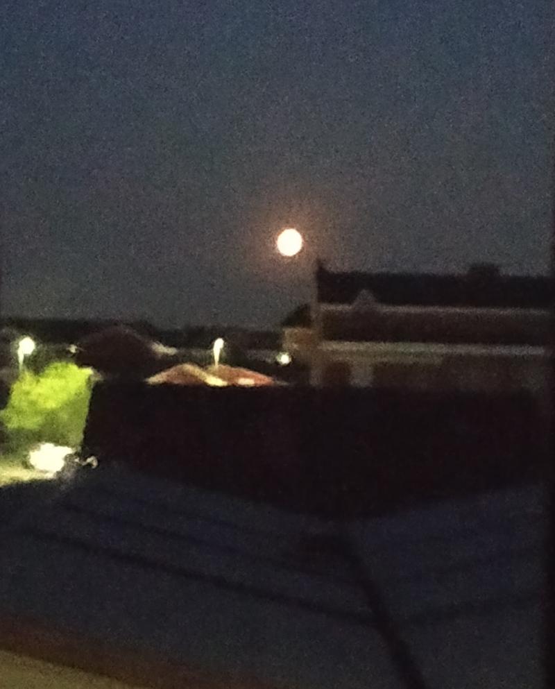 la luna va ci a nanna
