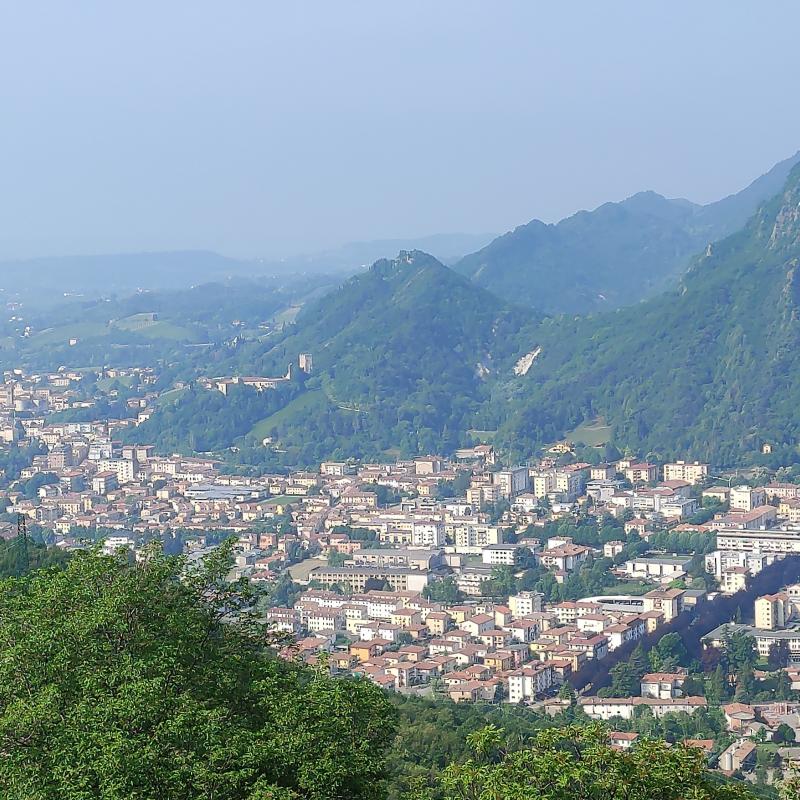 Veduta di ceneda dalle creste di costa