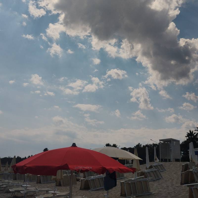 Nubi sparse a Botricello mare