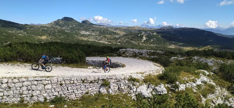 nelle vicinanze del bivio italia quota 2000 mt c.a
