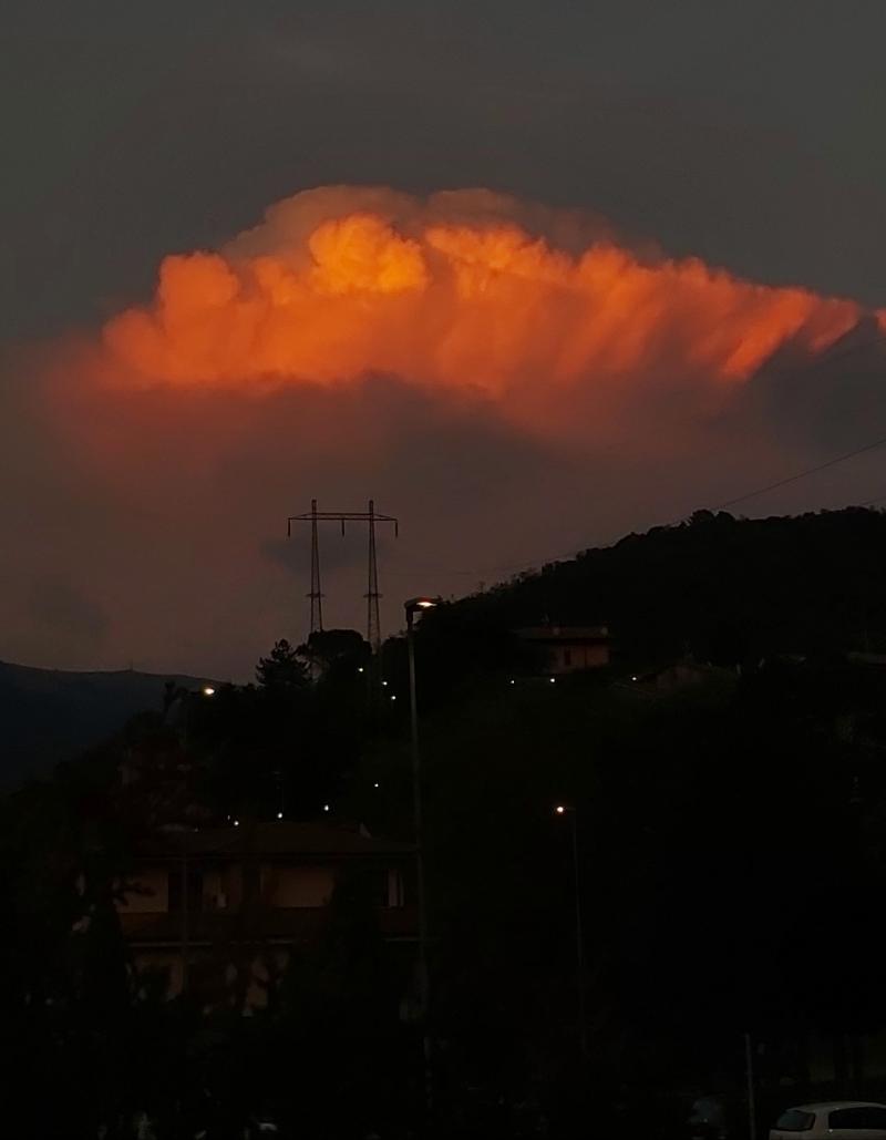 Entratico un tramonto sulle nuvole