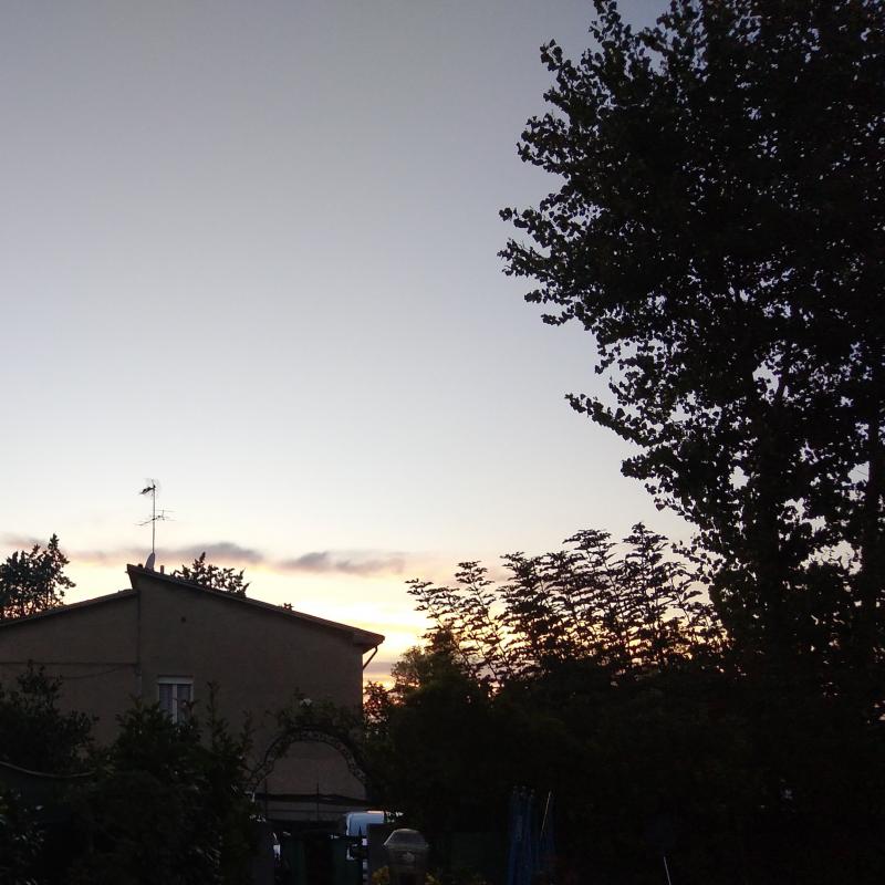 Tramonto con nuvole in lontnanza