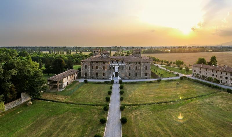 Castello di Cavernago al tramonto