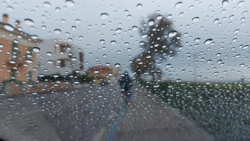 sotto un cielo carico di pioggia