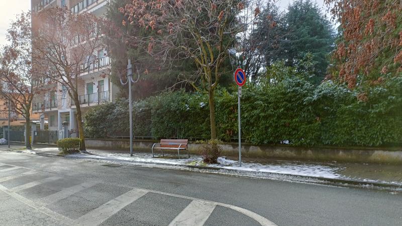 leggero sole e resti di neve