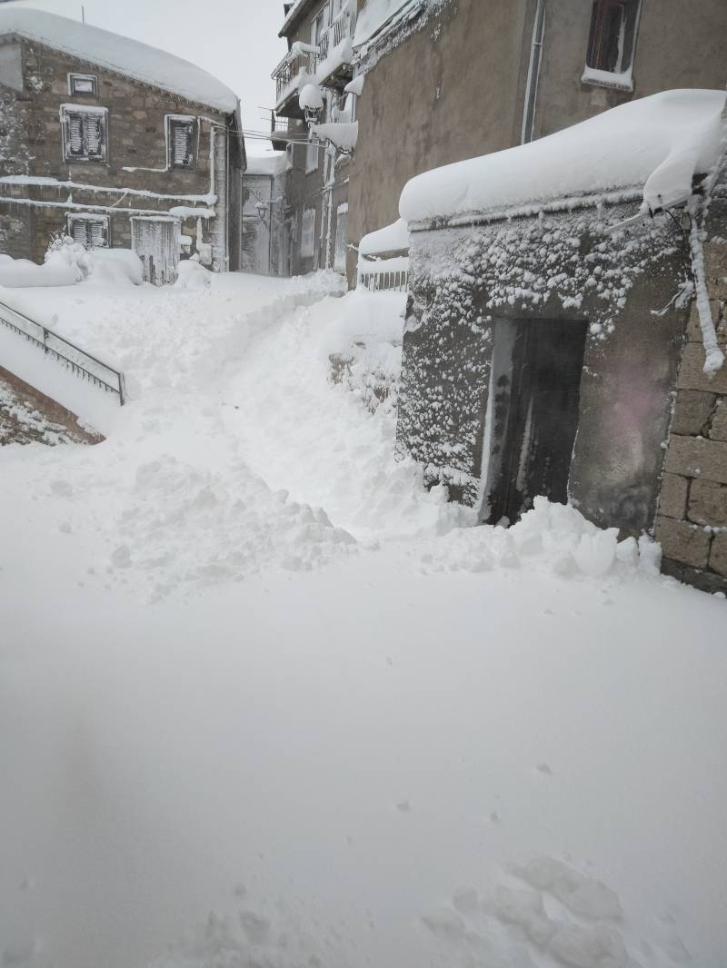 Neve nei vicoli di Castelguidone