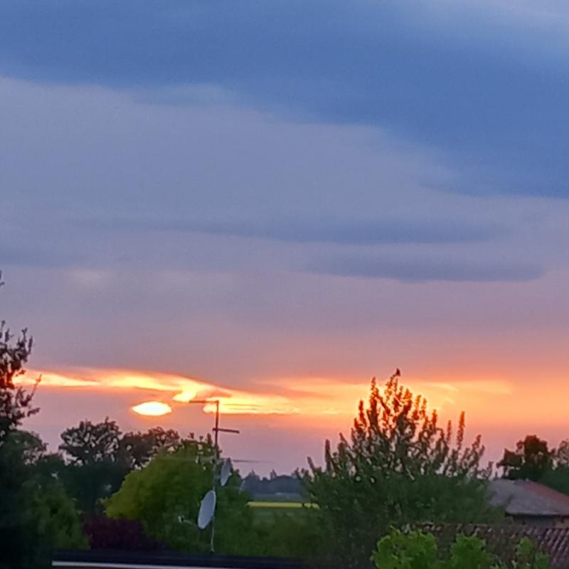 Anche con le nuvole i tramonti sono meravigliosi