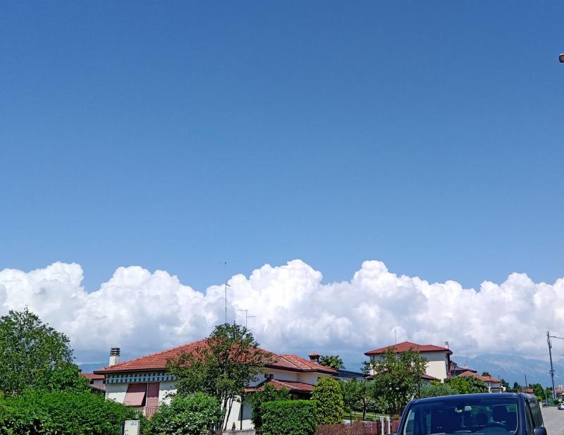 prealpi .addensamenti nuvolosi.