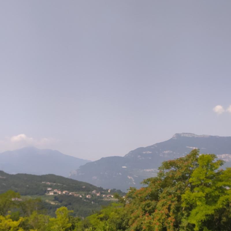 Veduta da costa di noriglio verso monte baldo
