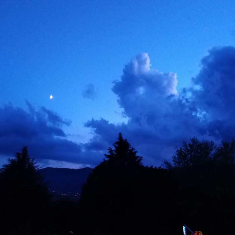 25072023 stasera nuvole favonio e luna.