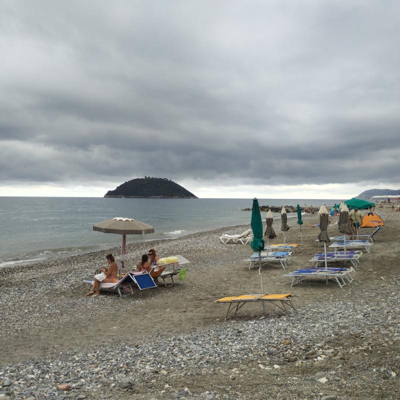 Albenga panoramica isola gallinara