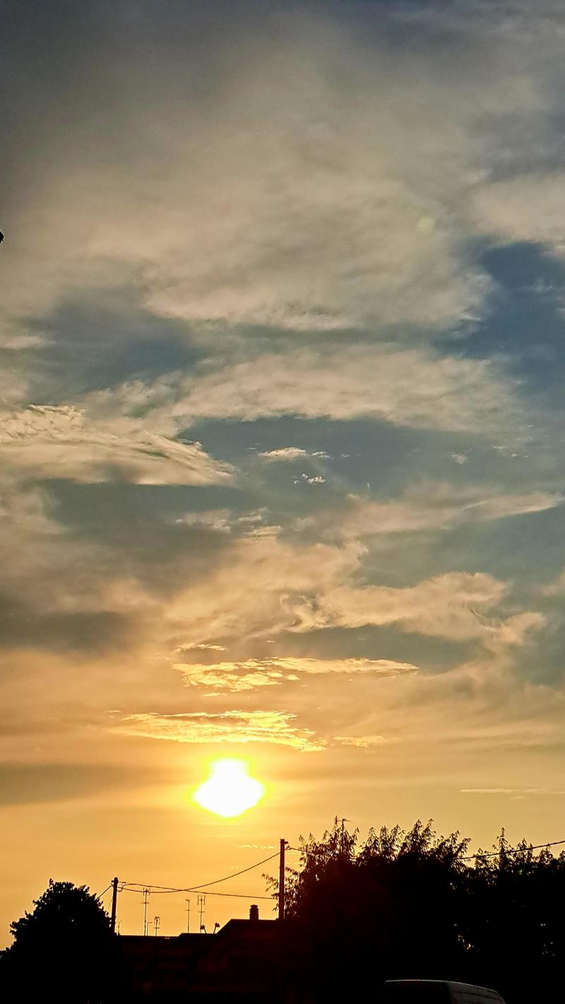 giallo di mattina pioggia si avvicina