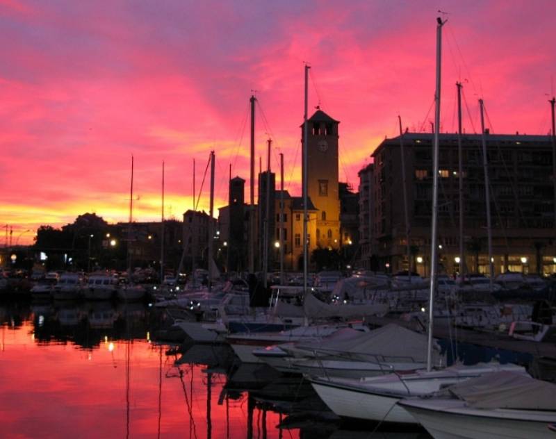 tramonto sul porto di Savona
