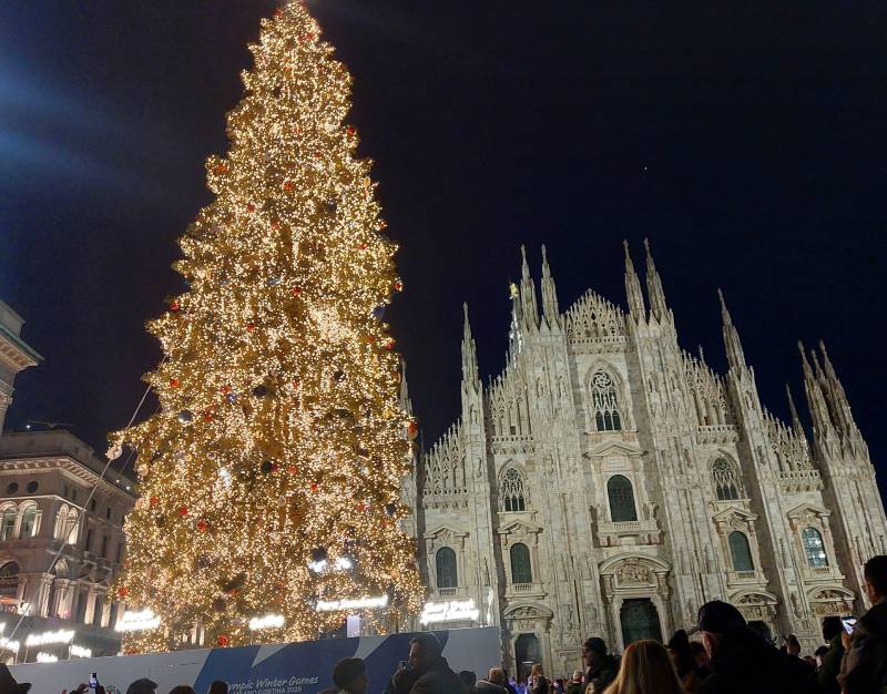 la magia di piazza duomo a natale.