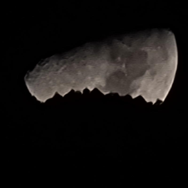 La luna mentre scende dal monte berlinghiera
