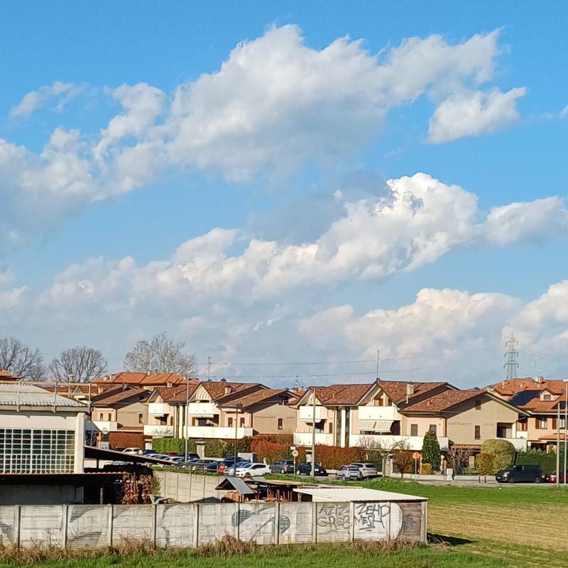 Pomeriggio con nuvole
