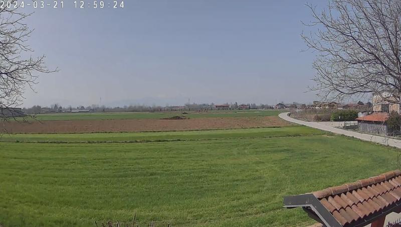 Cuneo sullo sfondo vista dalla frazione di roata canale