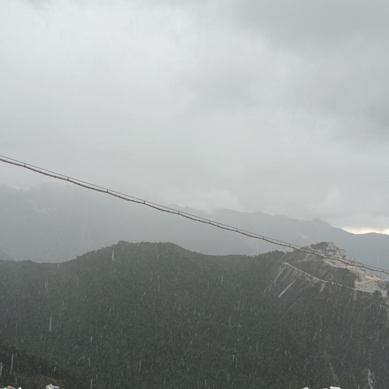 Fotosegnalazione di Carrara periferia - alpi apuane