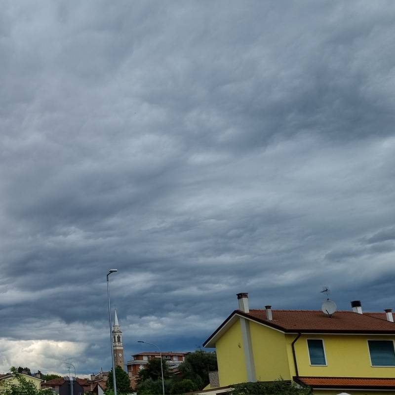 Qua non c'e' sole come previsto