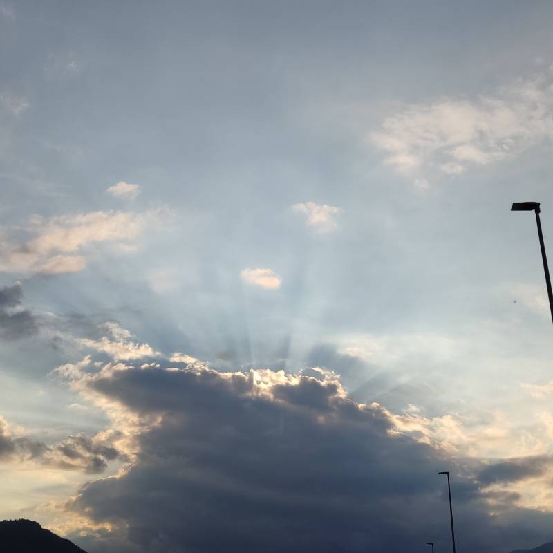 Raggi di sole oltre le nuvole....