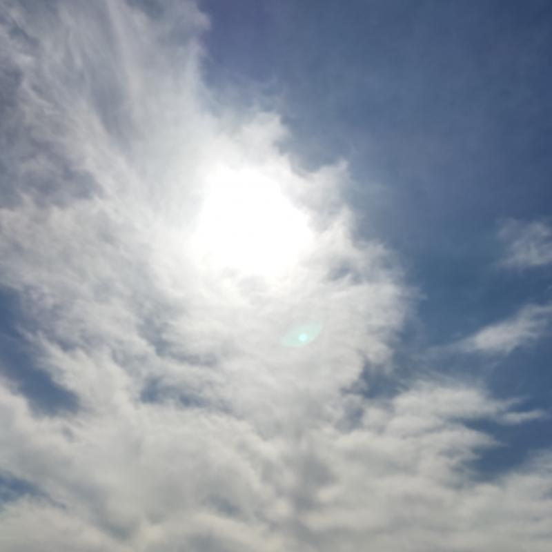Sole in un nido di nuvole....
