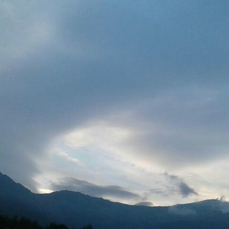 Sereno poco nuvoloso e una bella giornata