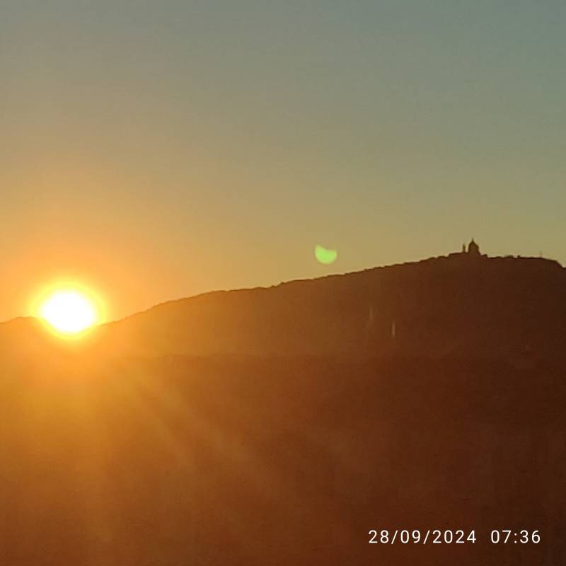 Il sole fa' inizia il suo cammino su torino.