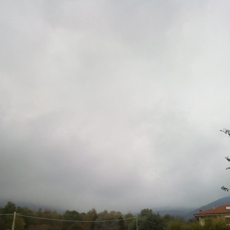 Nuvoloso ma senza pioggia per adesso