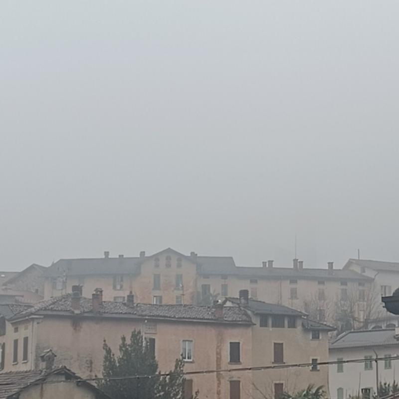 Pioggiacoperto e un po' di nebbia.