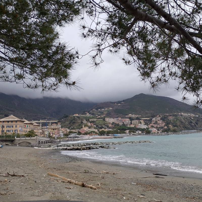 Arenzano porticciolo vista sul lungomare della citta'