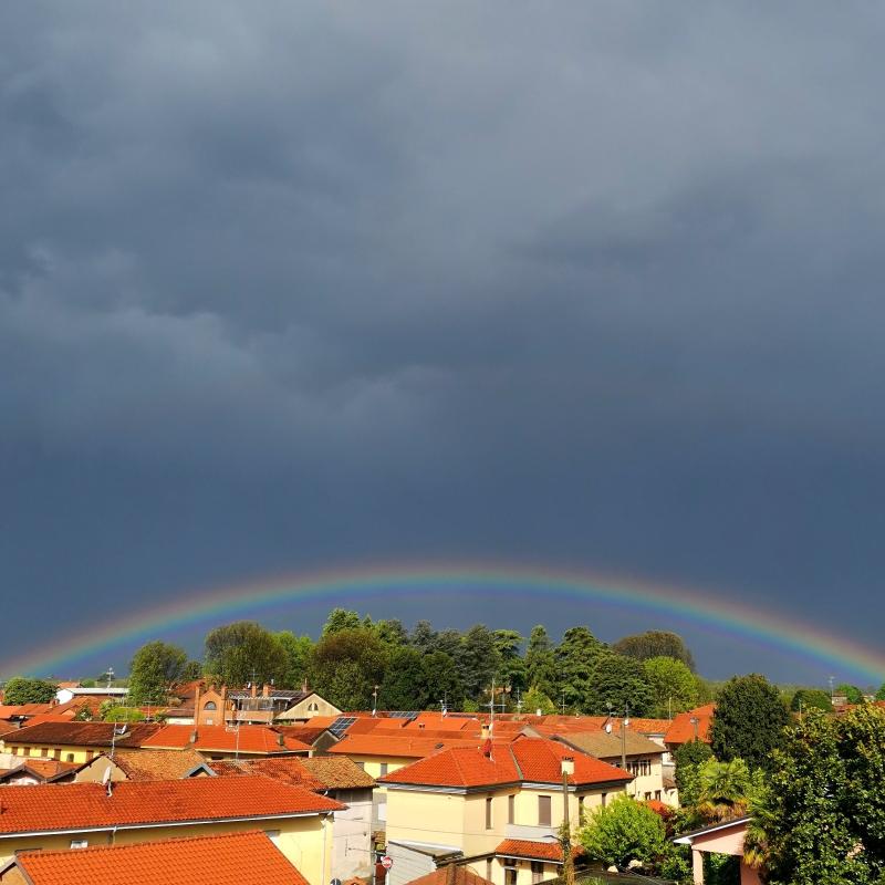 un raggio di sole squarcia le nuvole