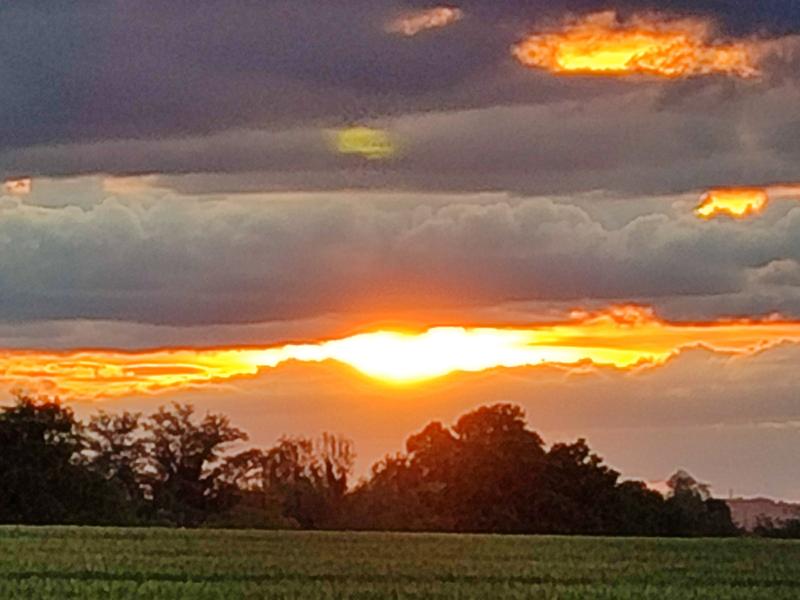 tramonto tra le nuvole