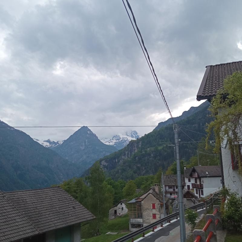 Trasquera con montagne svizzere