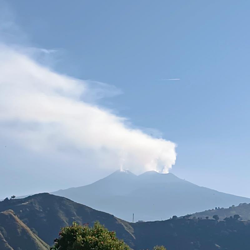 etna fumante.