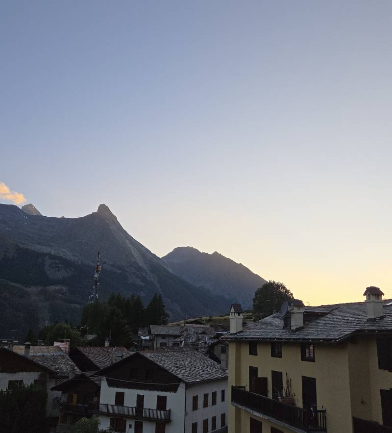 ore 21 tramonto di una giornata serena