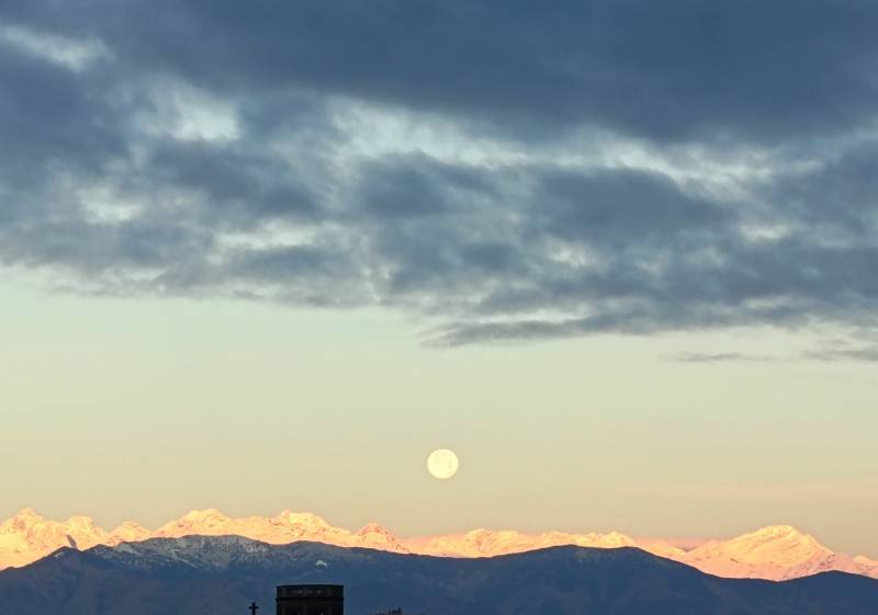 luna piena al mattino